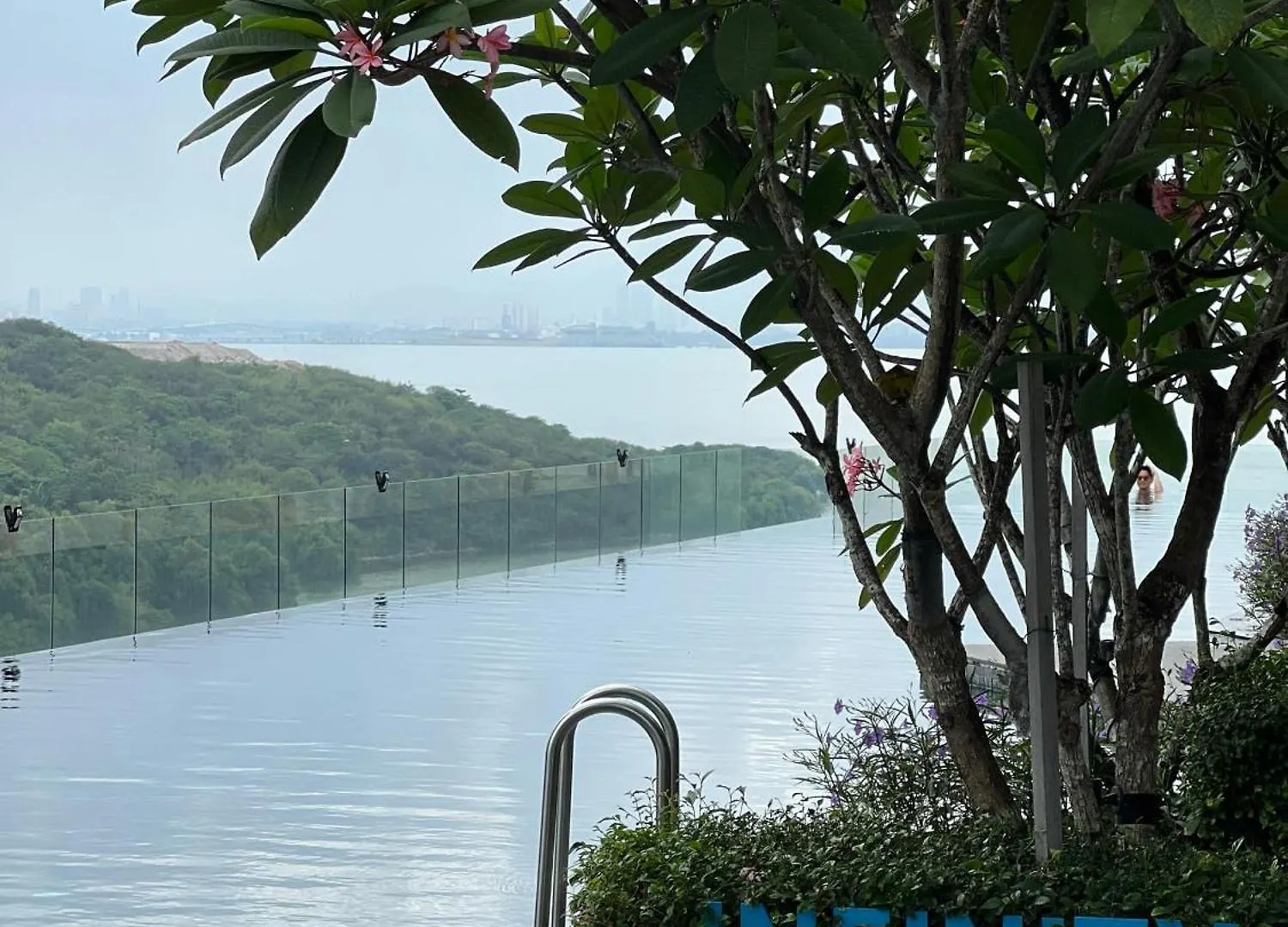 Urban Suites Nest 2Br New Unit 2 Free Carpark High Floor Nice View Unit George Town